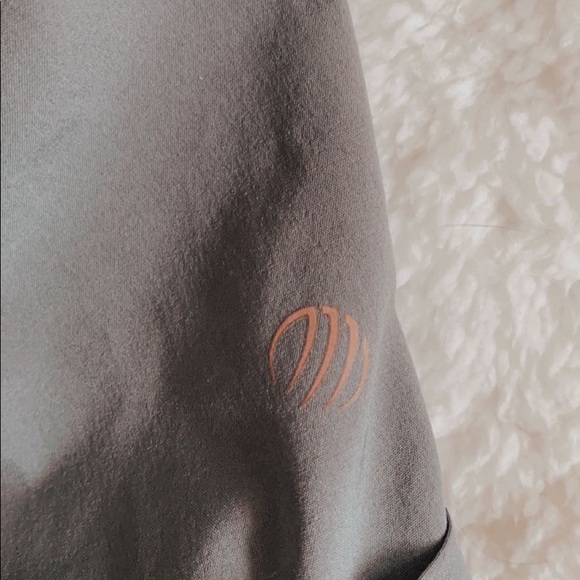 grey activewear shorts - Picture 2 of 3